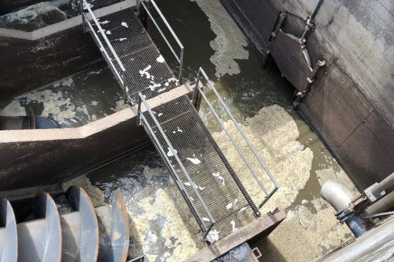 Kanal- und Rohrreinigung Bouillon. Schaden durch Rohrleitung mit Verstopfung